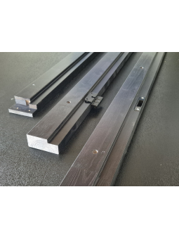 Mustat välioven karmit