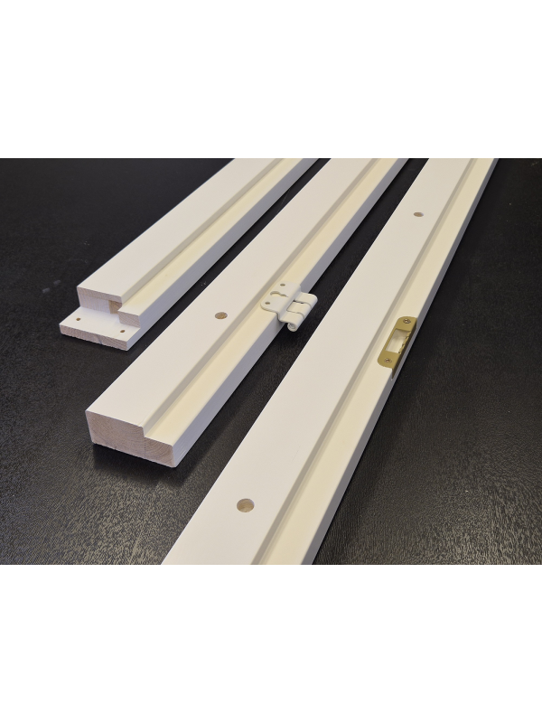 Peittovalkoiset välioven karmit